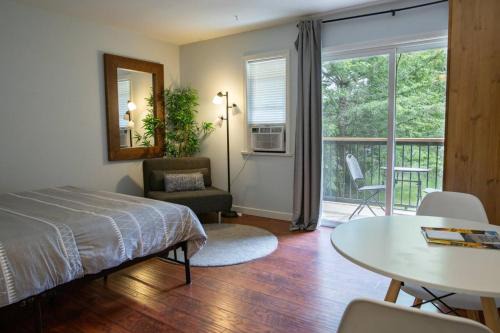 Harrison Hot Springs Apartment | The Flats at Cedar Springs with Full Kitchen and Steps to Lake