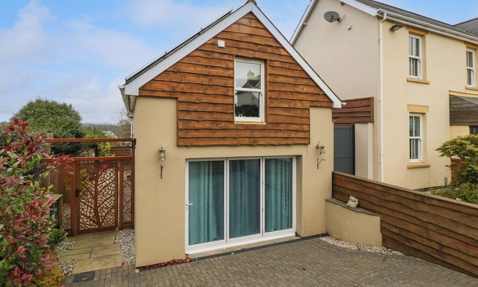 Cinderford Cottage | THE FOREST COACH HOUSE, pet friendly, with a garden in Forest Of Dean