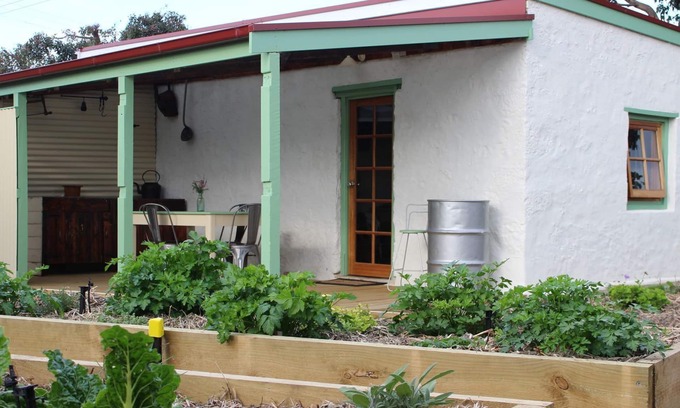 Kingscote Cottage | The Forge-Historic Blacksmith's Cottage