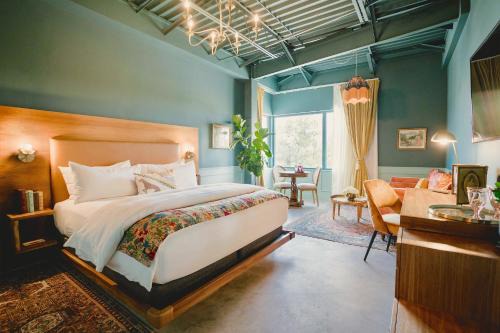 Central East Austin Hotel | The Frances Modern Inn
