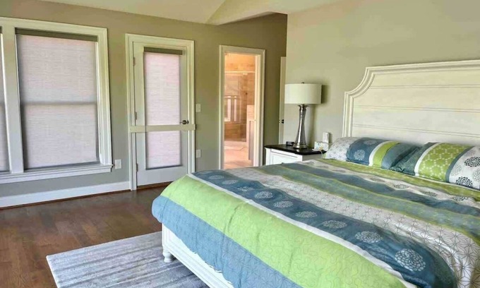Edgewater House | The Fritz! - South River Waterfront with Elevator