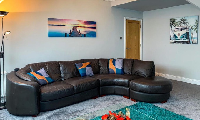 Canford Cliffs Apartment | The Gables Poole, 3 Bedroom Penthouse Apartment