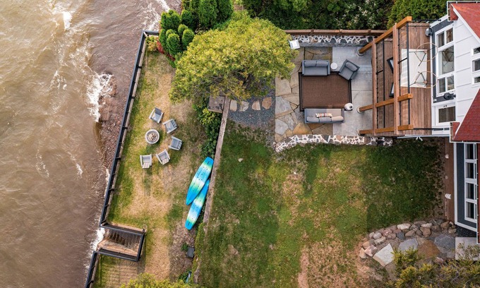 Lakeside - Lester Park Apartment | The Gales on Lake Superior I Stunning Lakeshore & Views I by Relax Open Air