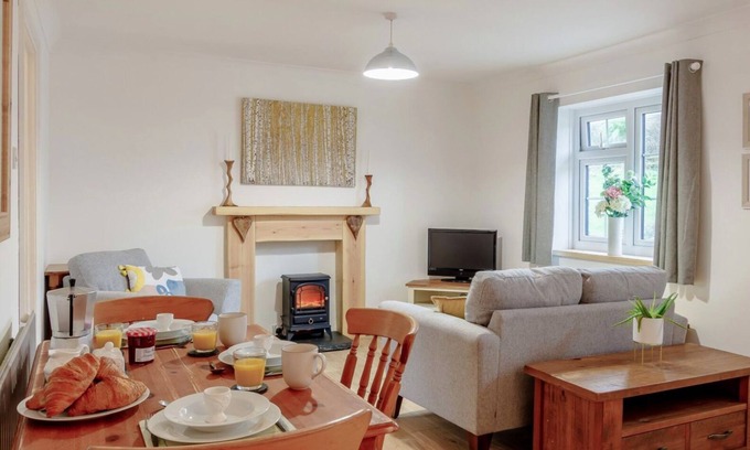 Llanrhidian Higher Cottage | The Game Cottage at Blaen Cedi Farm - New for July 2019