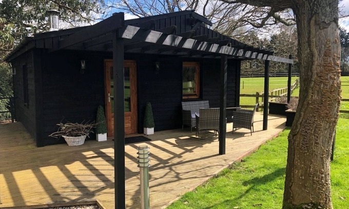 Upper Dicker Cabin | THE GARDEN LODGE AT BROADACRES
