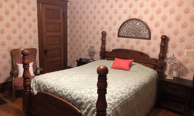 Hamilton Bed & Breakfast | The Garden Room at Shoal Creek B&B