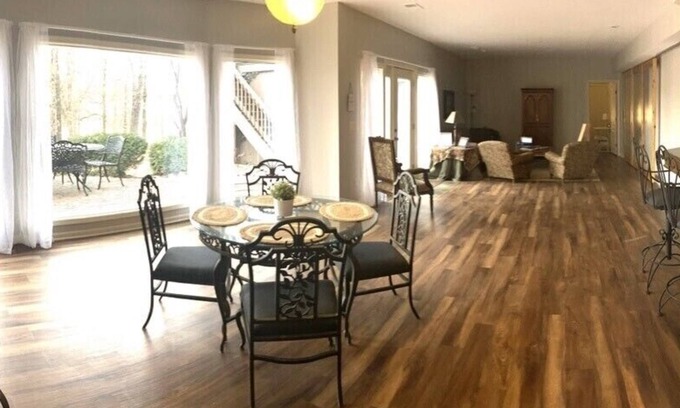Bucyrus Condo | The Garden Suite