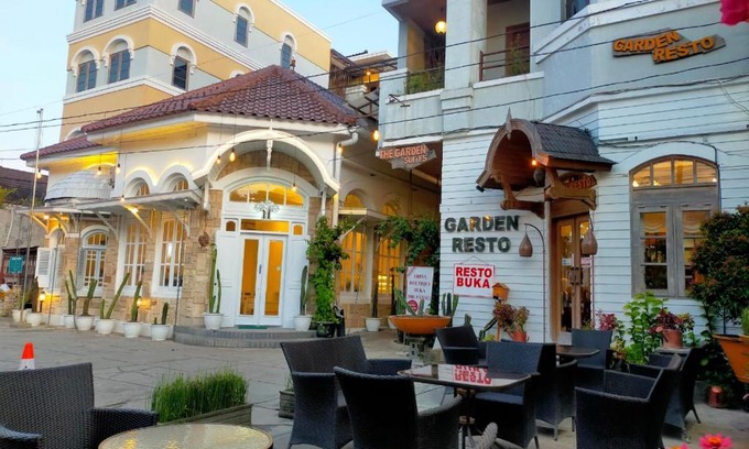 Laweyan Hotel | The Garden Suites New