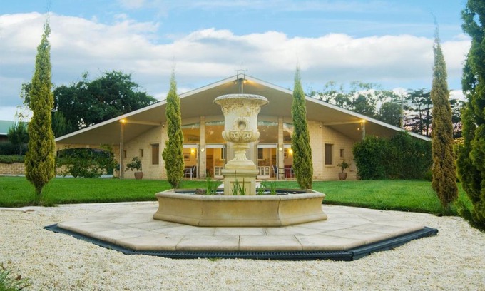 Yering Apartment | The Gatehouse at Villa Raedward