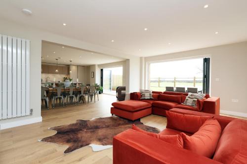 Redbrook House | The Gathering Barn Sleeps 12 & Hot Tub Perfect for Large Families, Birthdays and Gatherings, Rural Location in Herefordshire, Close to Ross on wye, Hay on Wye and Monmouth