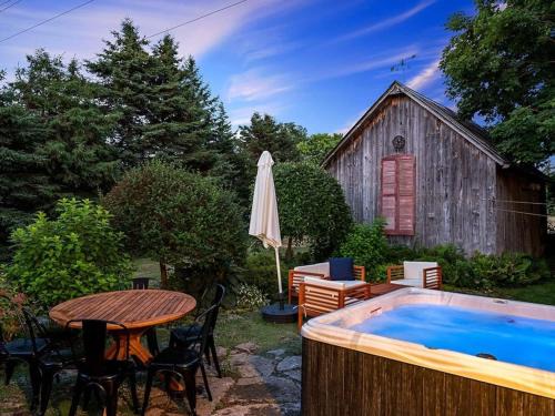 Picton House | The Gem - Beautiful farmhouse with hot tub