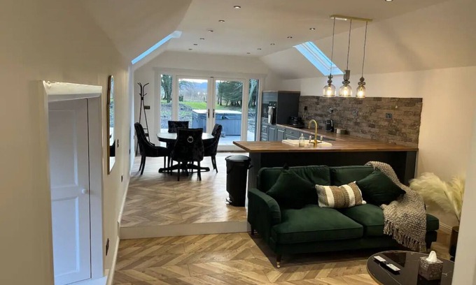 Peebles Cottage | The Getaway at West Loch Farm Bothy Peebles