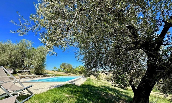 Bettolelle House | the Girasole in country house with swimming pool in Senigallia