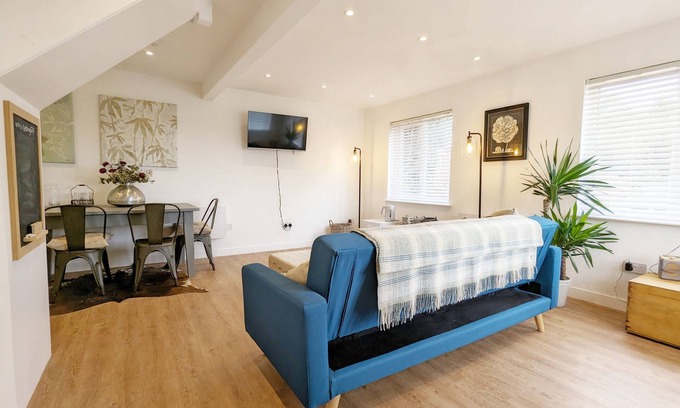 Lickfold Cottage | The Gofflet, Petworth - an annexe that sleeps 2 guests in 1 bedroom