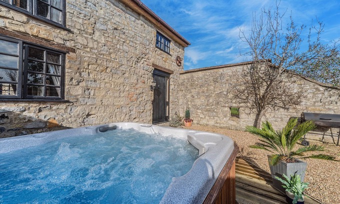Ilton Cottage | The Granary Converted Barn in a Beautiful Rural Location, hot tub, 4 Star gold