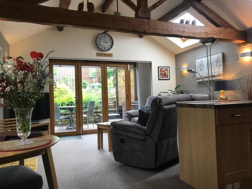 Carleton Apartment | The Granary with hot tub - 2 miles from Skipton