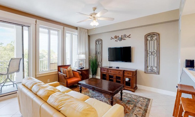 Baytowne Wharf Apartment | The Grand #2424