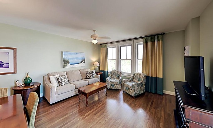 Baytowne Wharf Apartment | The Grand #2625
