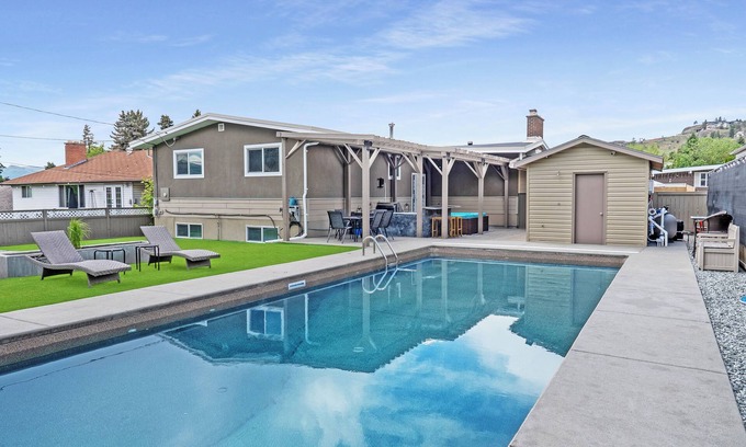 Glenmore House | "The Grand Oasis" (Pool & Spa house)