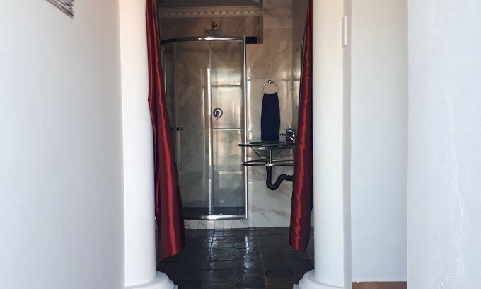 Ekurhuleni Apartment | The Grande Room is 15 minutes from OR Tambo Airport. Walk to all amenities