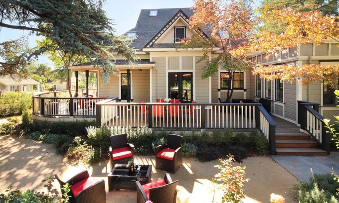 Healdsburg Bed & Breakfast | The Grape Leaf Inn