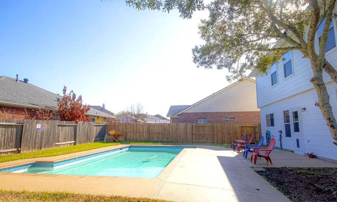 Clodine House | “The Great Escape” with Pool and Pool Table
