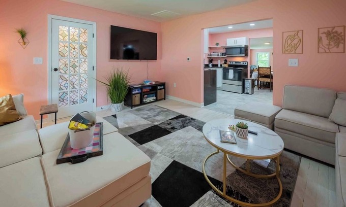 Spring Grove House | The Great Gatsby: Pink Flamingo Lounge Retreat!