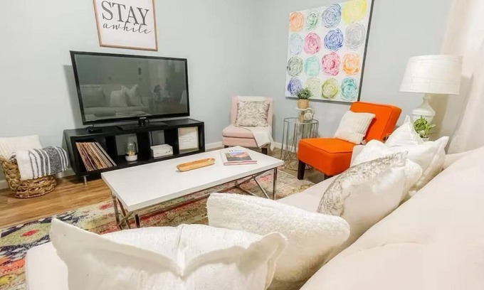 Woodstone House | The Green House - 3-bedroom 2-bath single story home