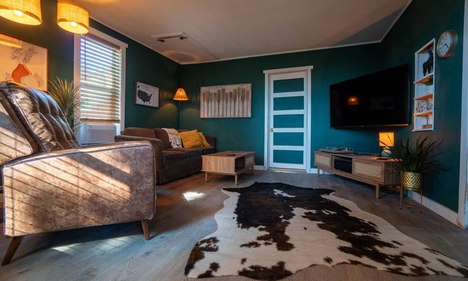 Fort Klamath House | The Green House - Minutes from the Entrance to Crater Lake National Park