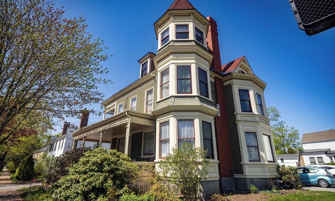 Southern Coast House | The Gregory House in Southern Maine close to many beaches & popular destinations