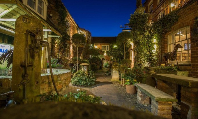 Lutterworth Hotel | The Greyhound Coaching Inn