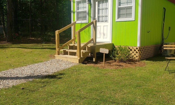 Auburn Cabin | The Griinch- Cozy Tiny House 9 Miles to AUBURN AL & Jordan Hare Stadium
