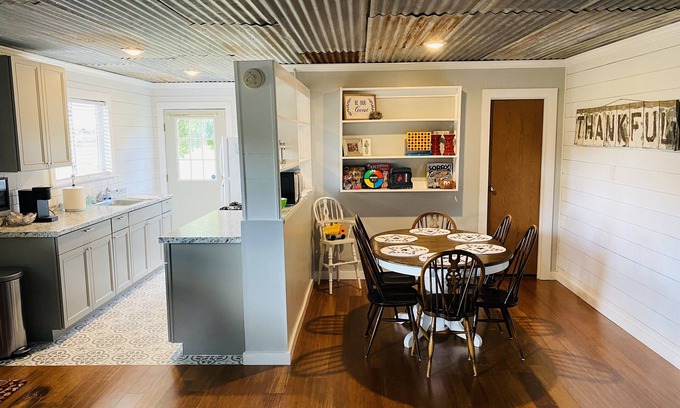Breckenridge House | The guest house at Lily Pad Lane