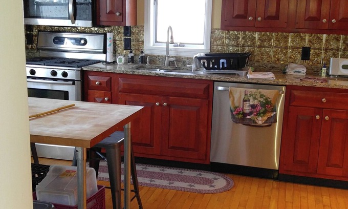 Potsdam House | The Guest house in Potsdam 4 bedroom 3 bathroom Private home. With WiFi & A/C