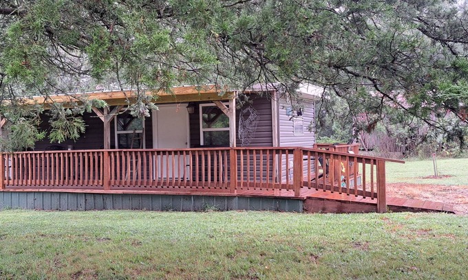 Jerome House | The Guest House, just a place in the country. n1 bd, 1 bath, +daybed, big deck.