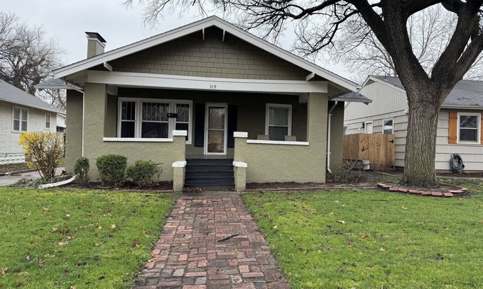 Hutchinson House | The Guide house! Beautiful 2 bedroom close to the fairgrounds and the College