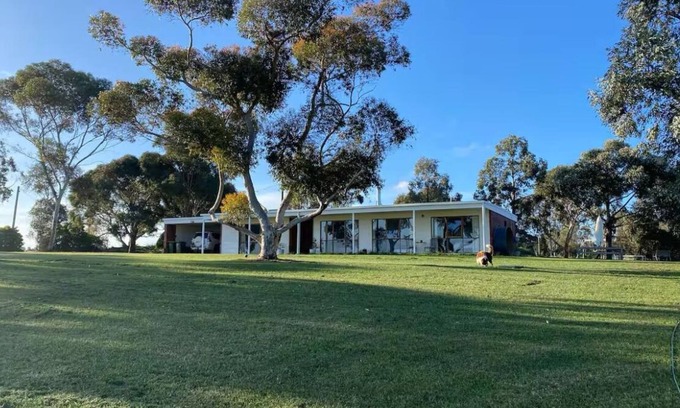 Inverleigh House | The Gums, Inverleigh. Country escape nestled on 8 acres.