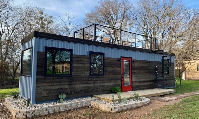 Waco Apartment | "The Hacienda" Container Tiny Home 12 min. to Magnolia/Baylor