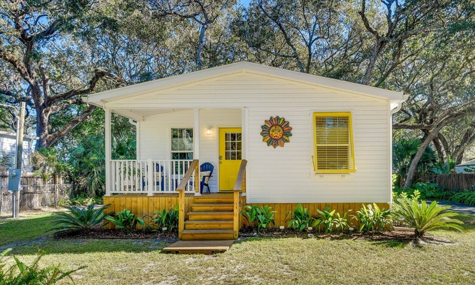 Palm Coast House | ‘The Hammock Cottage’ w/Fire Pit < 1 Mi to Beach!