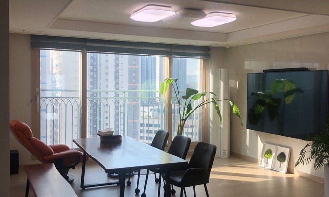 Namyangju Apartment | The Han River and the mountains are also a 15-minute walk away.