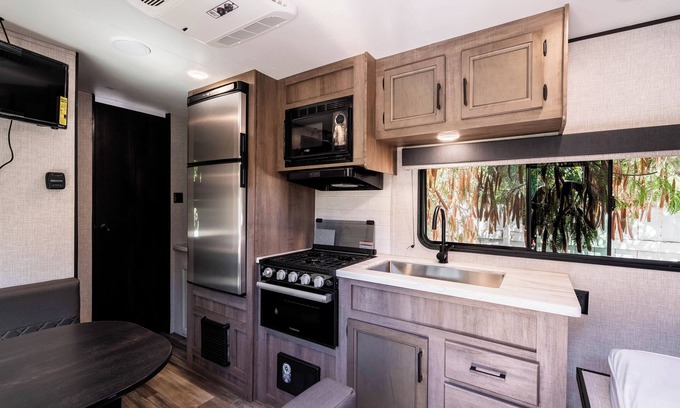 Meiners Oaks House | The Happy Camper - Cozy RV sleeps 4, with WiFi, in beautiful Ojai