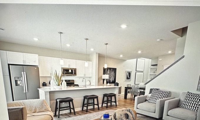 Maple Grove House | The Happy Hideaway suitable for family and friend's getaway.
