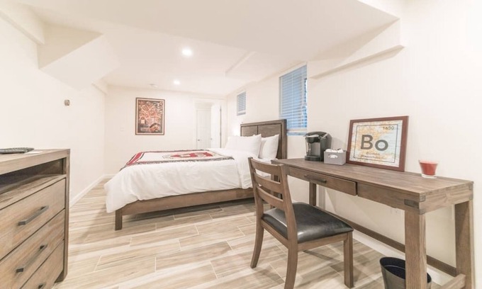 Allston Apartment | The Harvard Room conveniently near BC & Harvard