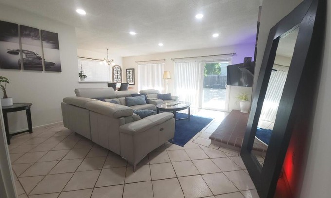 Woodland Hills Bed & Breakfast | The Hathaway Suites