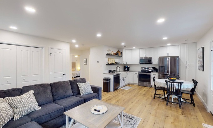 Ashley Oaks House | The Haven with an Amazing Location *No Cleaning Fee*