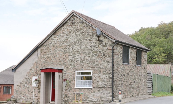 Pontesbury Cottage | THE HAYLOFT, pet friendly, character holiday cottage in Stiperstones