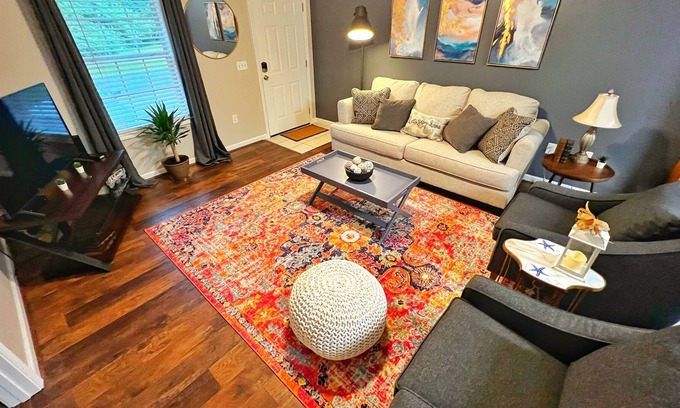 Parsons Apartment | The Heart of Parsons (Cozy & Comfortable!)