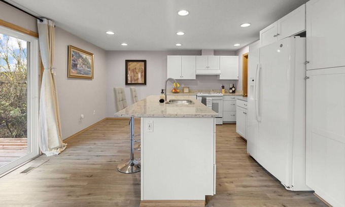 Pleasant Valley House | The Heart of Salmon Creek !