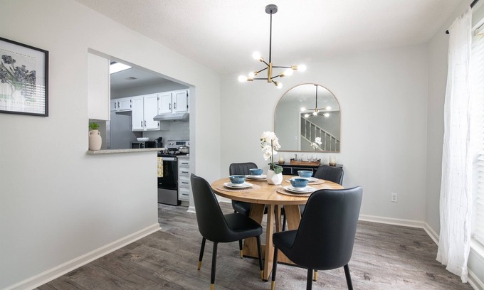 Crestline Heights House | The Hearth & Thistle - King Bed/TownHome with Deck