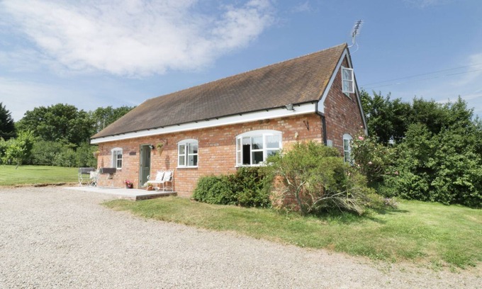 Bromyard Cottage | THE HEN HOUSE, pet friendly, with a garden in Bromyard